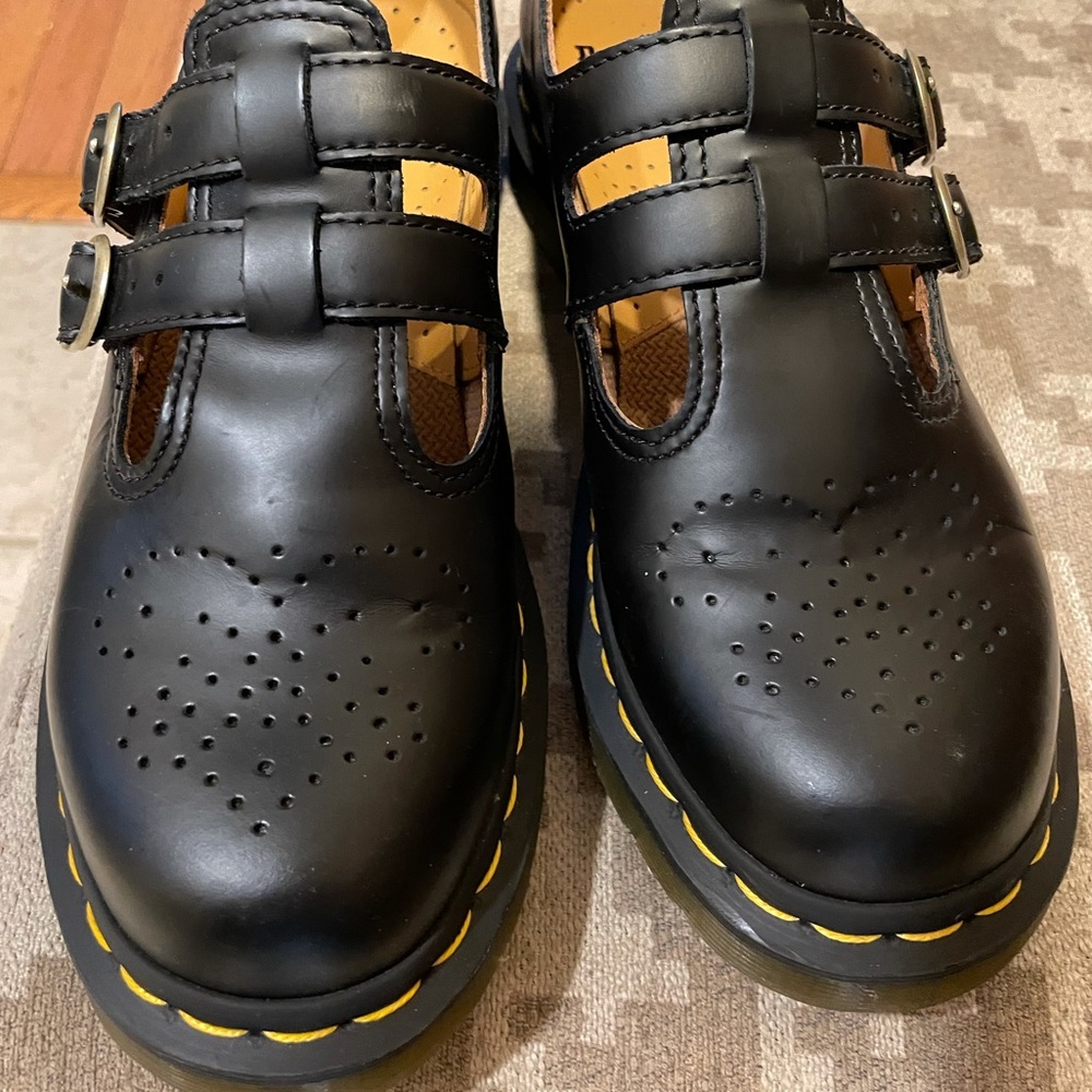 Doc Marten’s Mary Janes barely worn size 8 39